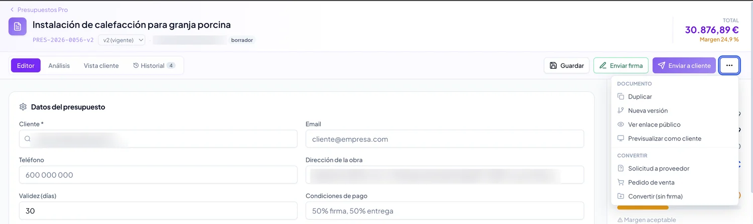 Editor de presupuesto de InstaladoraPro con total, margen, datos del cliente y menú Convertir con las opciones solicitud a proveedor, pedido de venta y convertir a proyecto